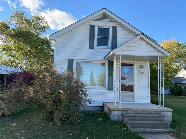 208 S C St, Cheboygan, MI 49721