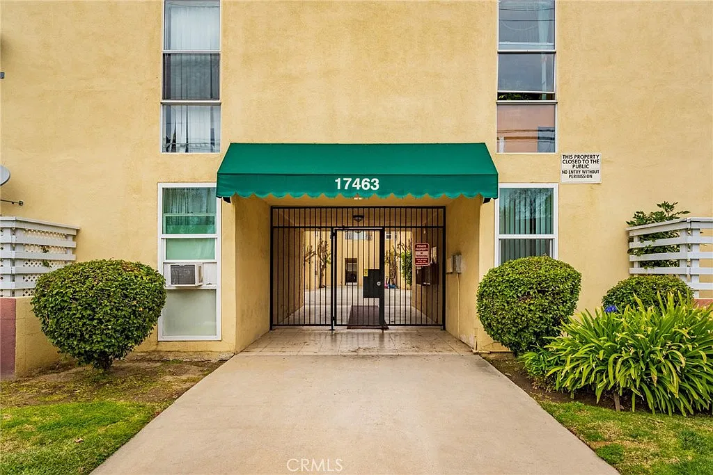 2 bed, 2.0 bath, 900 sqft, $2,500 — Photo 2