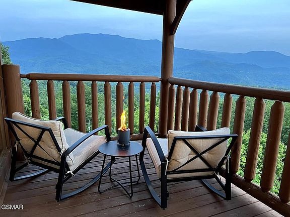 3rd image of 1154 Villa Overlook Way