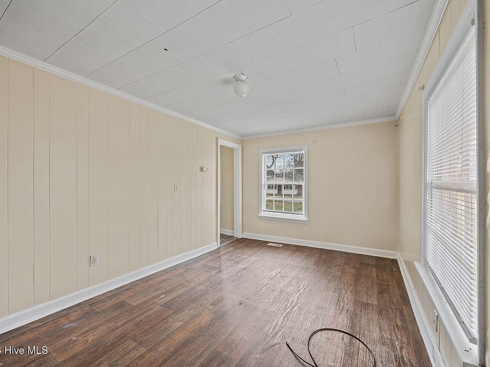 7th image of 408 Boush Street