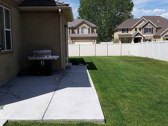 3rd image of 725 E Meadow Marsh Dr