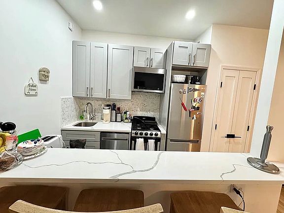 4th image of 416 Lafayette St APT 3H