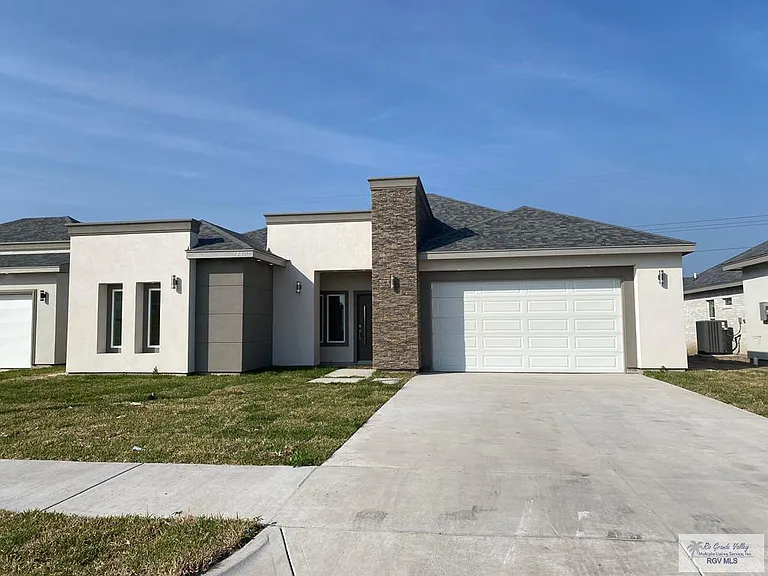4671 River Oak Cir — Photo 1