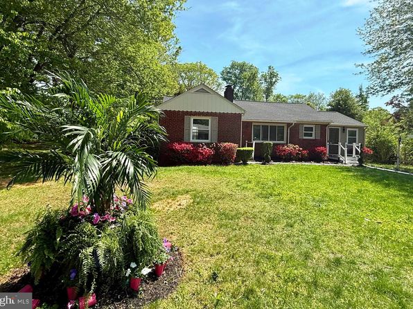 9905 Stoughton Rd, Fairfax, VA 22032