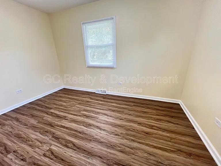 206 E Center St — Photo 8