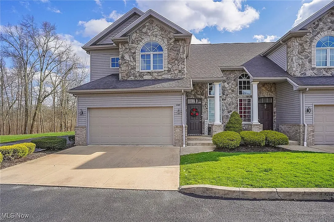 3 bed, 2.5 bath, 2034 sqft, $4,410 — Photo 2