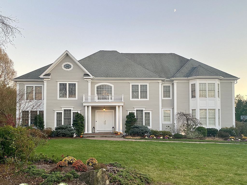 Homes For Sale In The Legends Melville Ny at Glenn Ramon blog