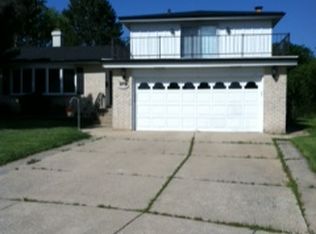 249 N Flora Pkwy, Addison, IL 60101