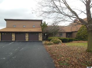 300 Hollow Brook Dr, Carlisle, PA 17015