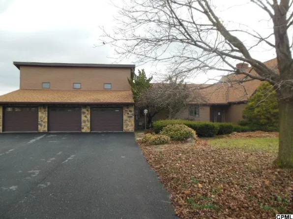 300 Hollow Brook Dr, Carlisle, PA 17015
