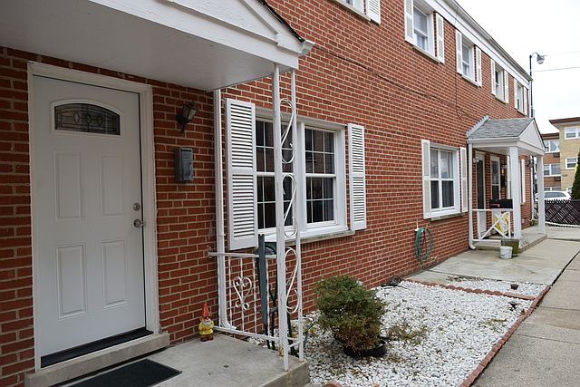 1st image of 2540 W Bryn Mawr Ave