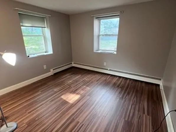 31 Montvale Ave APT 1, Woburn, MA 01801