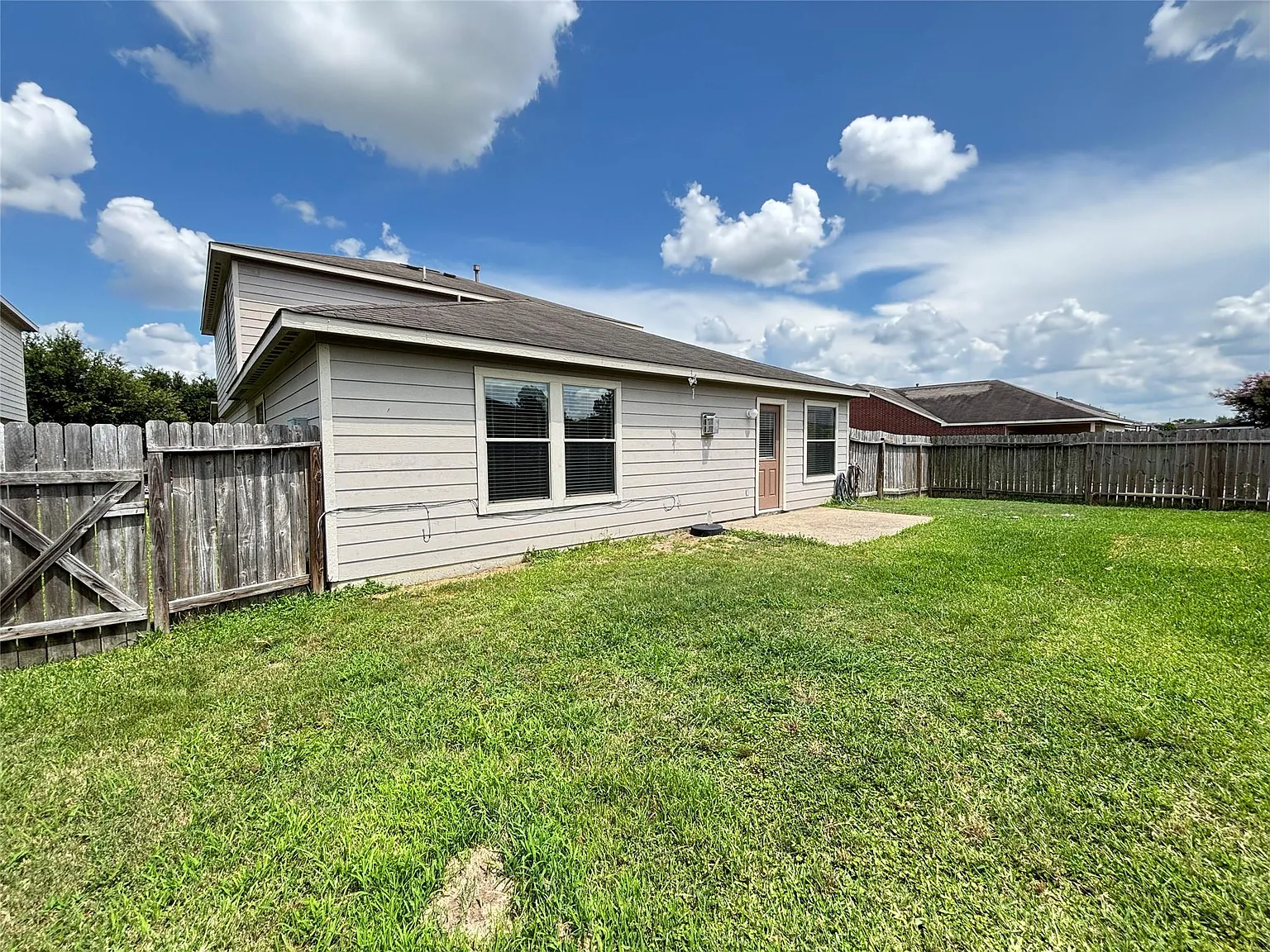 4 bed, 2.5 bath, 2875 sqft, $2,250 — Photo 3