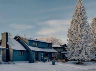 1011 E Lake Wapta Way SE, Calgary, AB T2J2N8