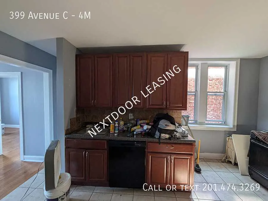 399 Avenue C — Photo 3
