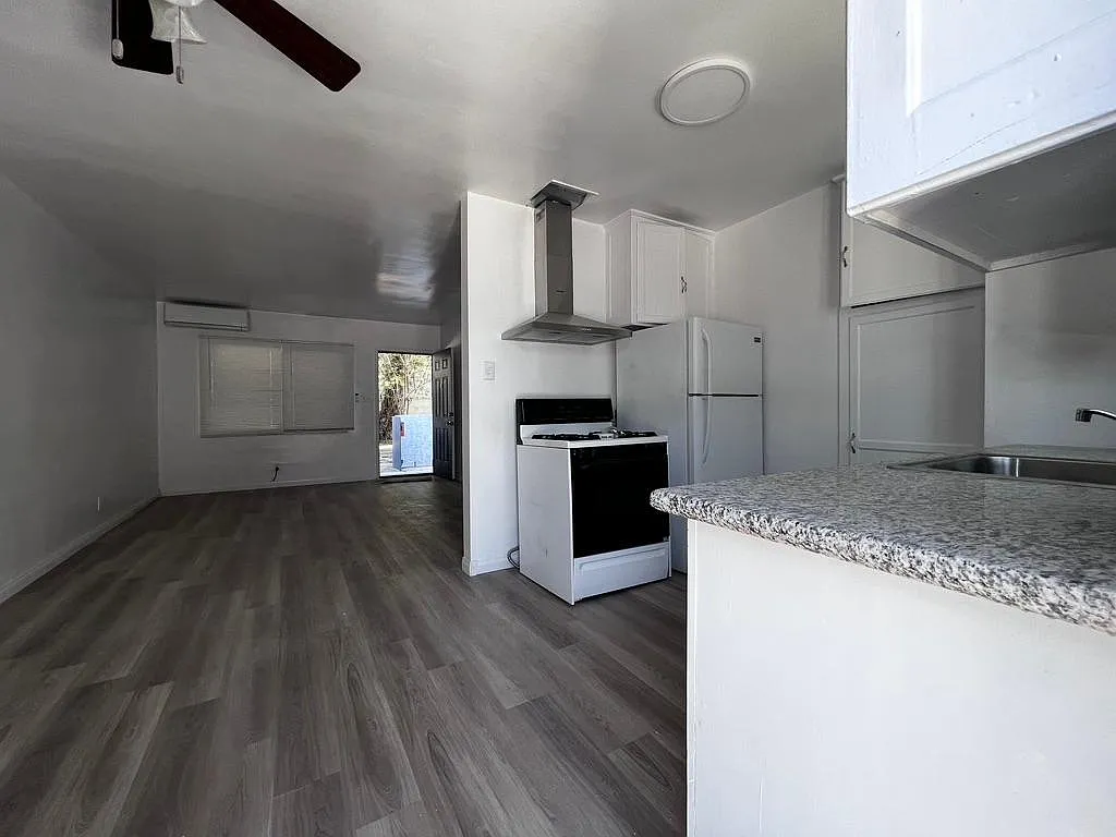 Building Photo - 4140 Tuller Ave