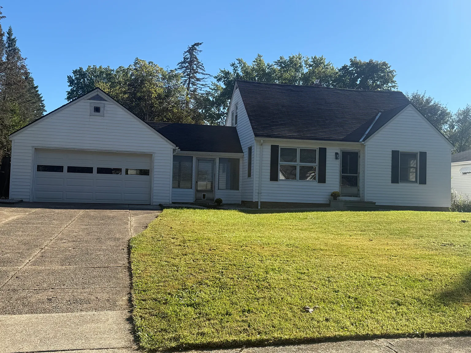 4 bed, 1985 sqft, $2,100 — Photo 1