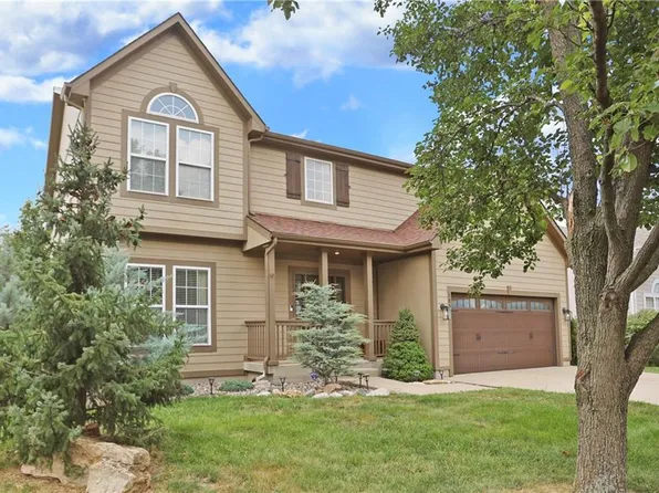 18508 S Sycamore Ct, Gardner, KS 66030