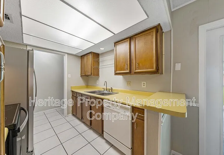 7422 Stonehouse Dr — Photo 13