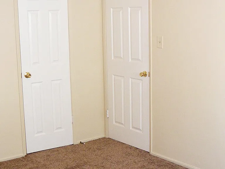 11854 Manor Dr — Photo 12