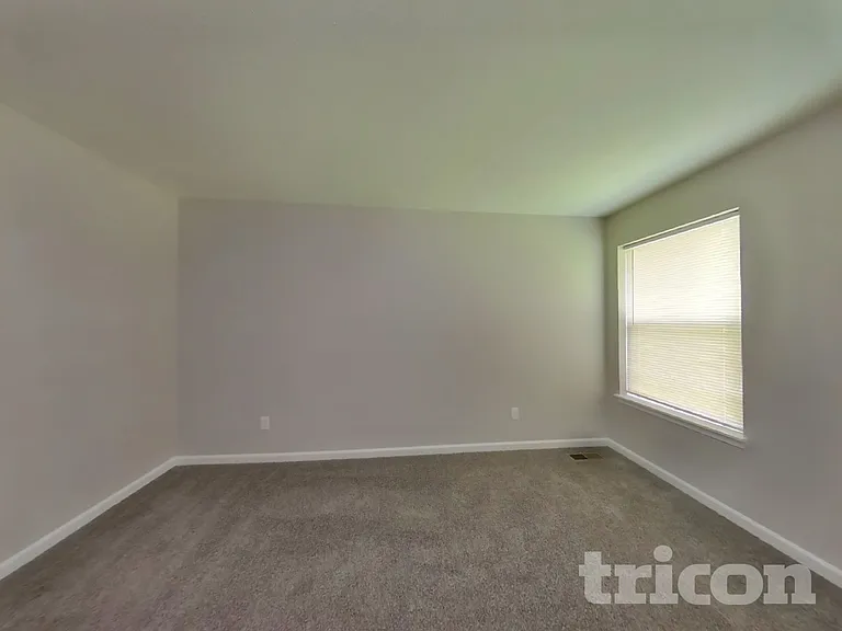 908 W Clinton St — Photo 5