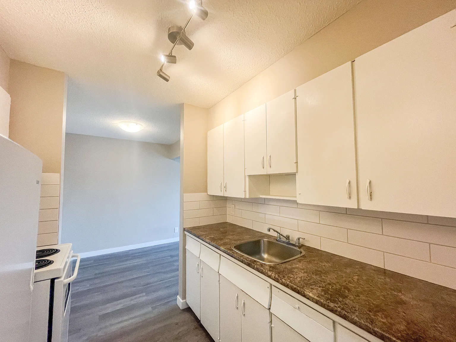 Mainstreet Central Apartments — Photo 1