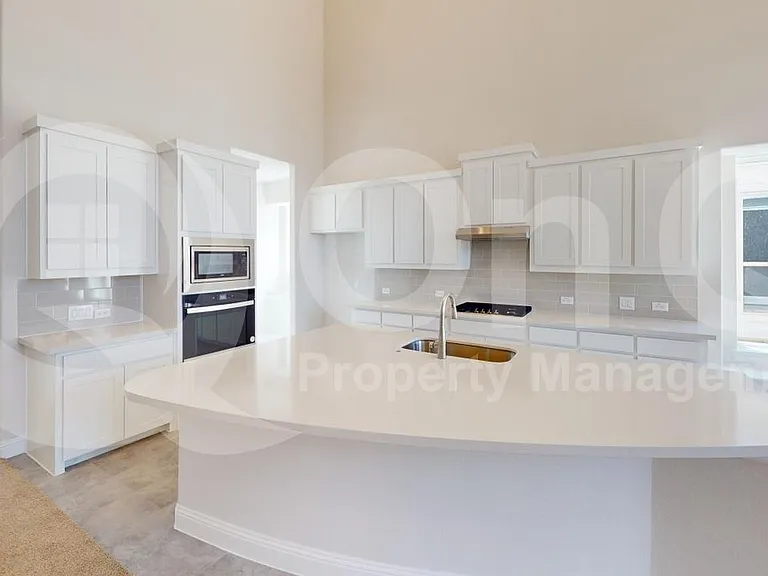 8407 Cornerstone Dr — Photo 2