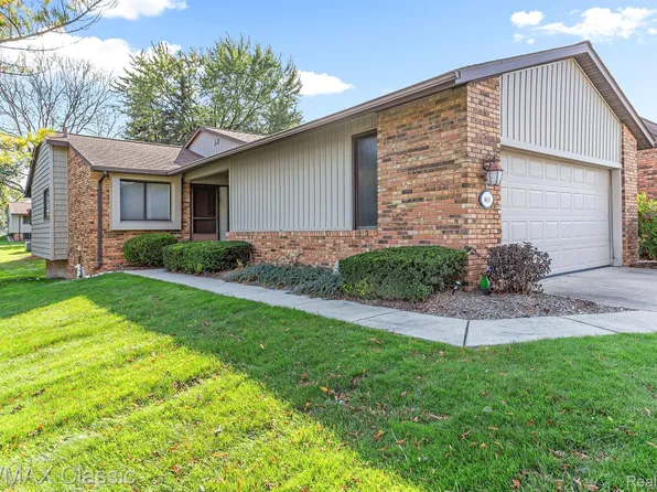 4651 Laurel Club Cir, West Bloomfield, MI 48323