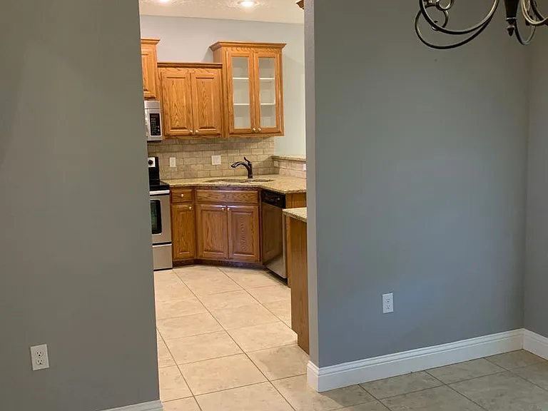 2225 Jadyn Ln — Photo 18