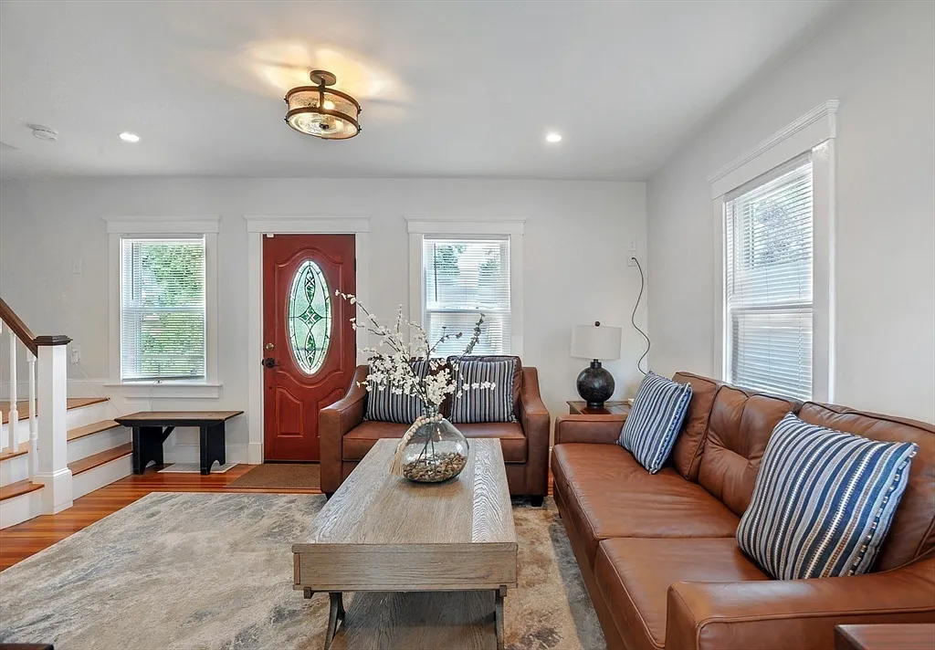 2 bed, 1.0 bath, 960 sqft, $4,000 — Photo 4