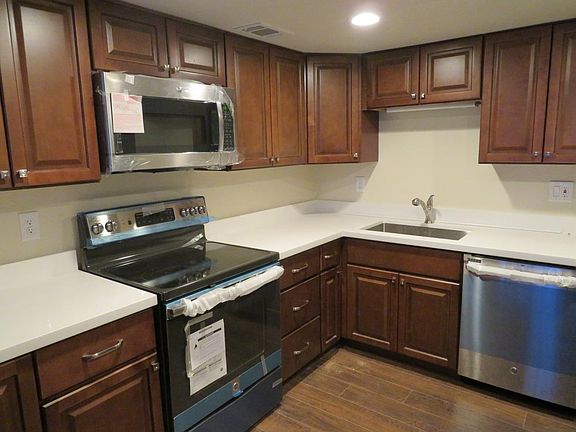 2nd image of 408 Yellowstone Dr