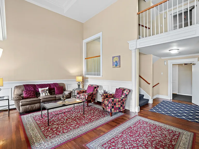 250-260 Boyd Ave — Photo 5
