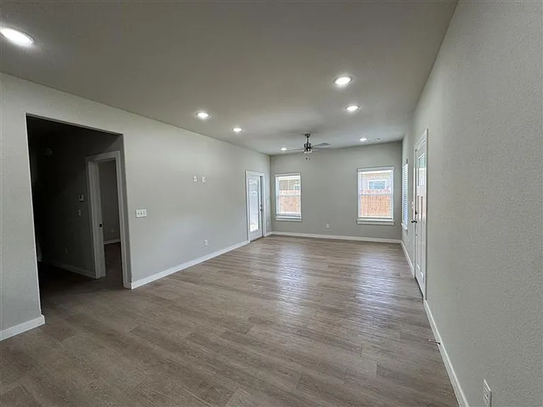 275 N Hunter St — Photo 30