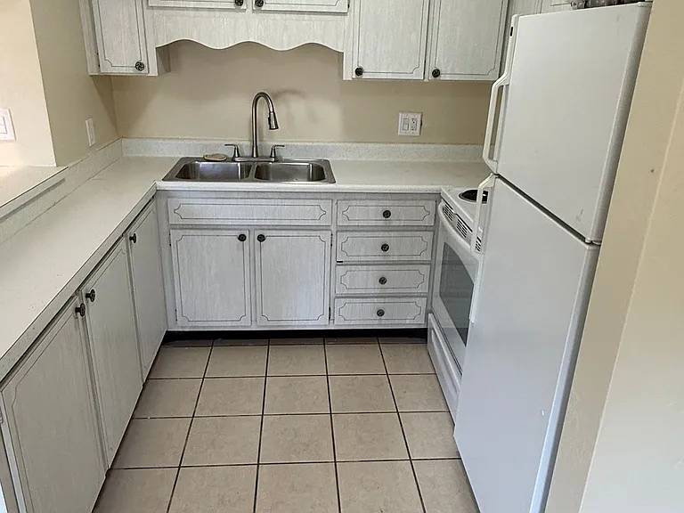 2099 Kings Hwy #1 — Photo 3