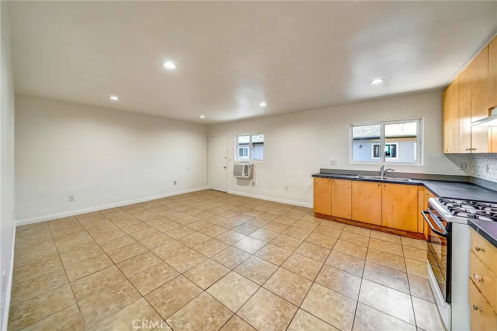 1 bed, 635 sqft, $1,800 — Photo 4