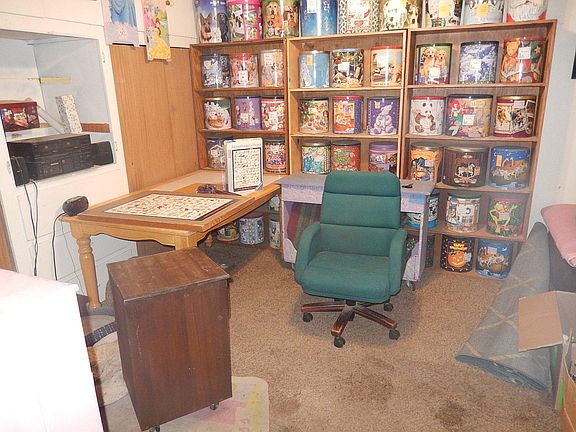 4th image of 909 Narregan St