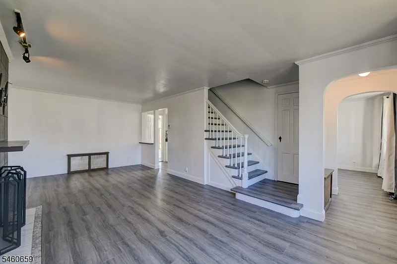 3 bed, 1.0 bath, $3,500 — Photo 4