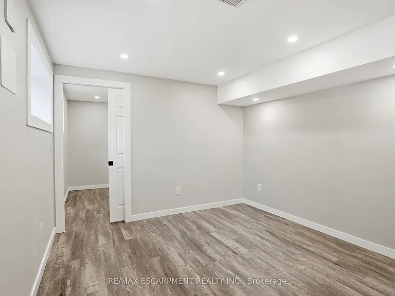 43 Fleming Cres #LOWER LEVEL — Photo 12