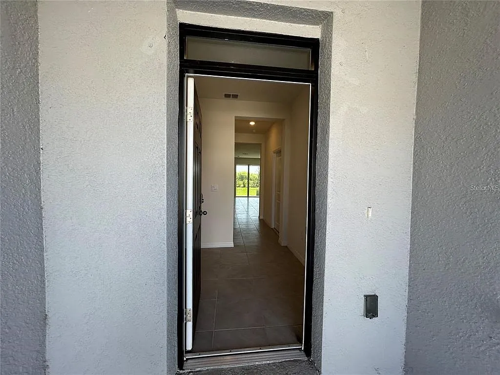 3 bed, 2.5 bath, 1661 sqft, $2,500 — Photo 3