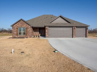 2275 E Barb Wire Dr, Oologah, OK 74053