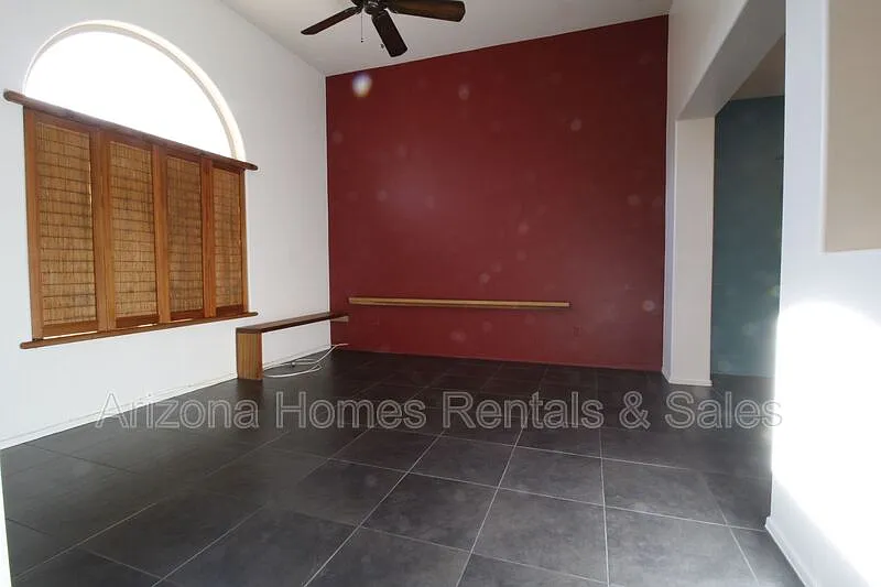 3 bed, 2.5 bath, 1448 sqft, $1,750 — Photo 3