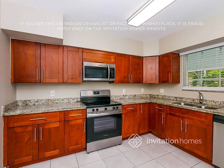 1748 NE 158th St — Photo 7