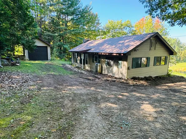 9151 E Northshore Dr, Sault Sainte Marie, MI 49783