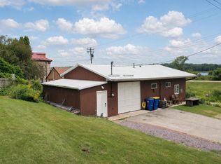 200 Swan St, Genoa, WI 54632