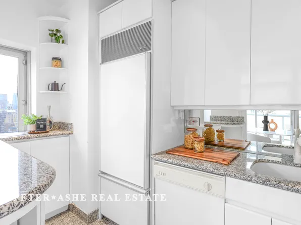 188 East 64th Street image 12 of 19