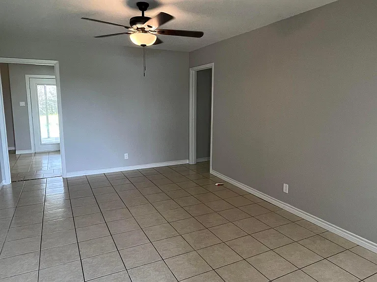 577 Eldridge Dr — Photo 3