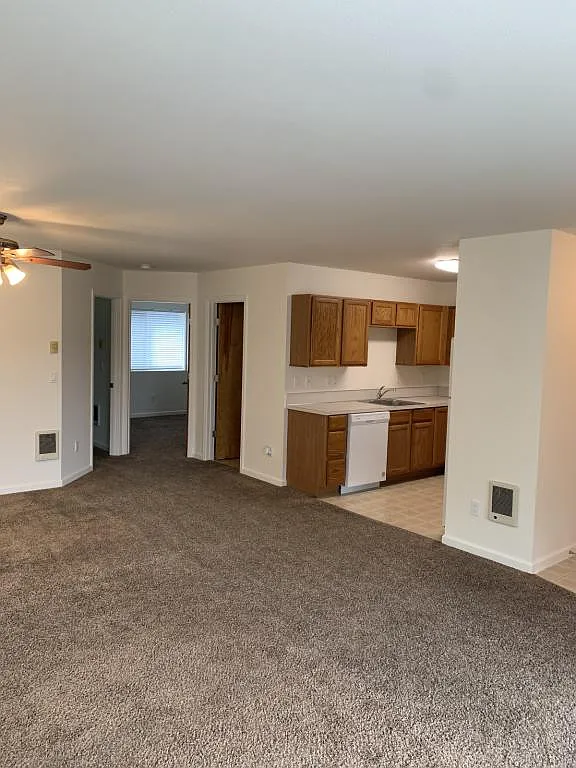 221 NW 3rd St, unit 3 — Photo 2
