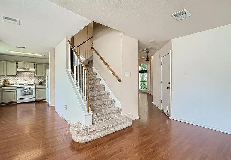 13431 Athens Trl — Photo 6