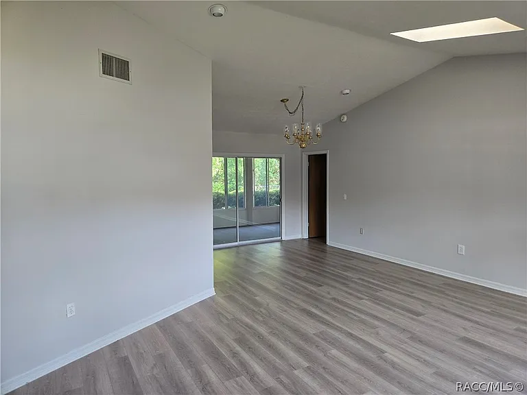 8288 W Barry Ct — Photo 6