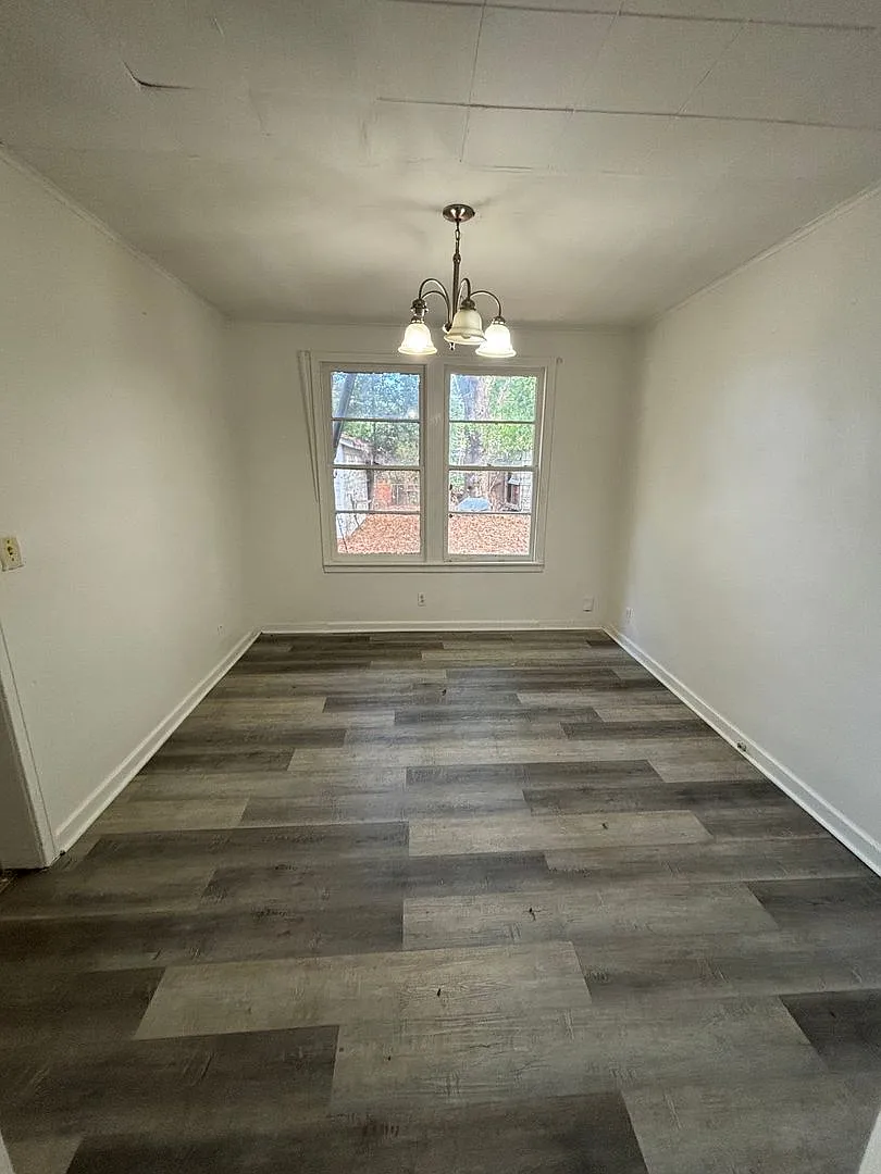 Charming 2 Bedroom House — Photo 2